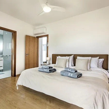 Blue Villa 3 Bedroom Villa With Optional Heated Pool Gale Albufeira Вилла Албуфейра