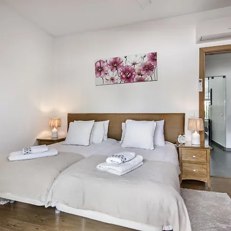 Вилла Blue Villa 3 Bedroom Villa With Optional Heated Pool Gale Albufeira Албуфейра