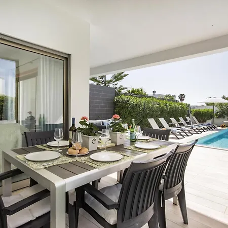 Blue Villa 3 Bedroom Villa With Optional Heated Pool Gale Albufeira Вилла Албуфейра